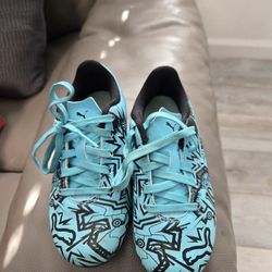 Size 11k Boy Soccer Cleats
