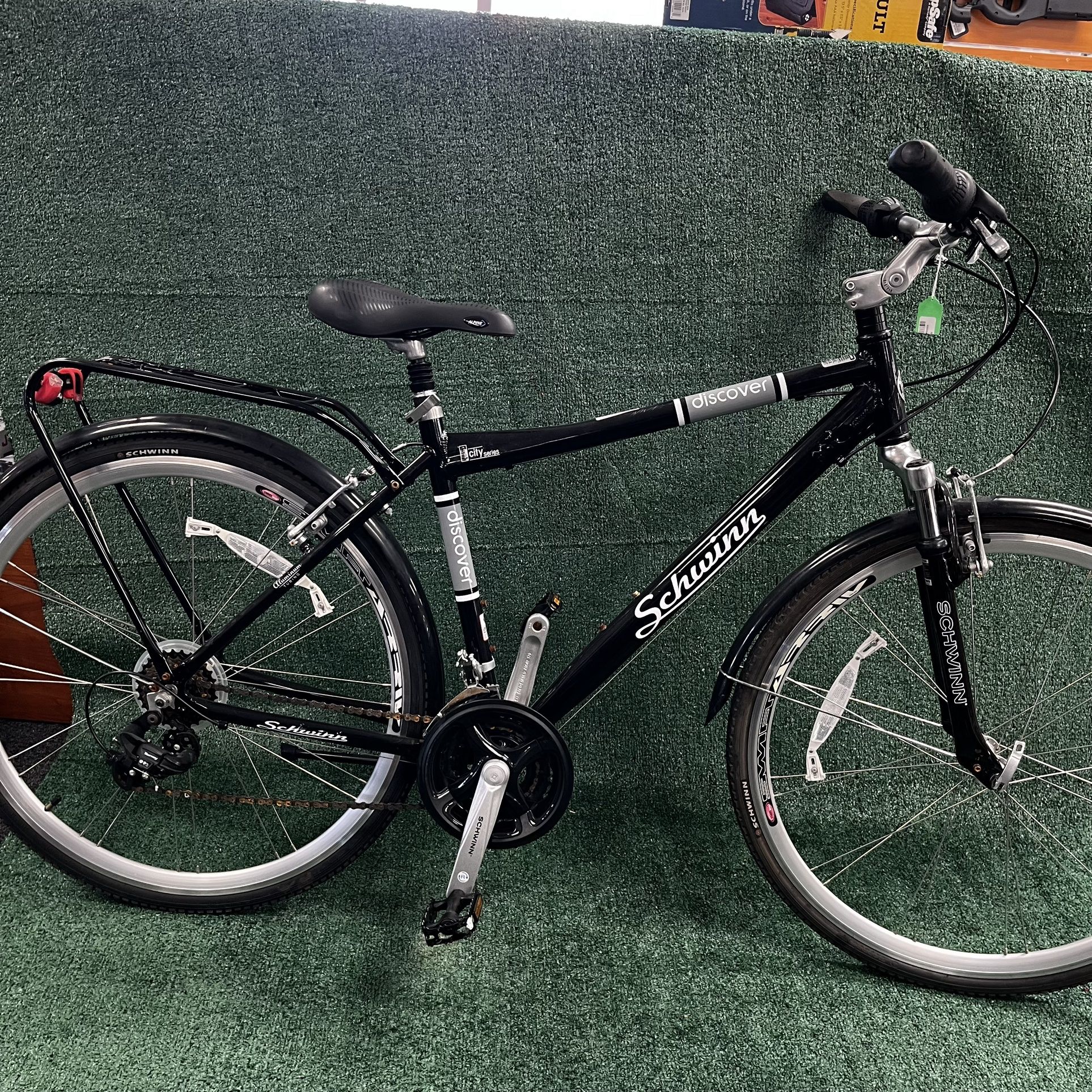 schwinn discover 700c hybrid bicycle 2 The Shimano 21 speed EZ Schwinn Discover 21 Speed Women's