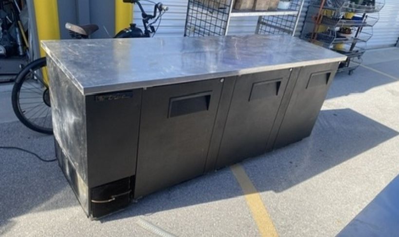 True TBB-4 commercial back bar restaurant 3 door refrigerator cooler for drink and cold storage, 90-3/4” long. Features wear resistant black vinyl t