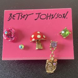 New Betsey Johnson Mixed , 5 Piece Earring.
