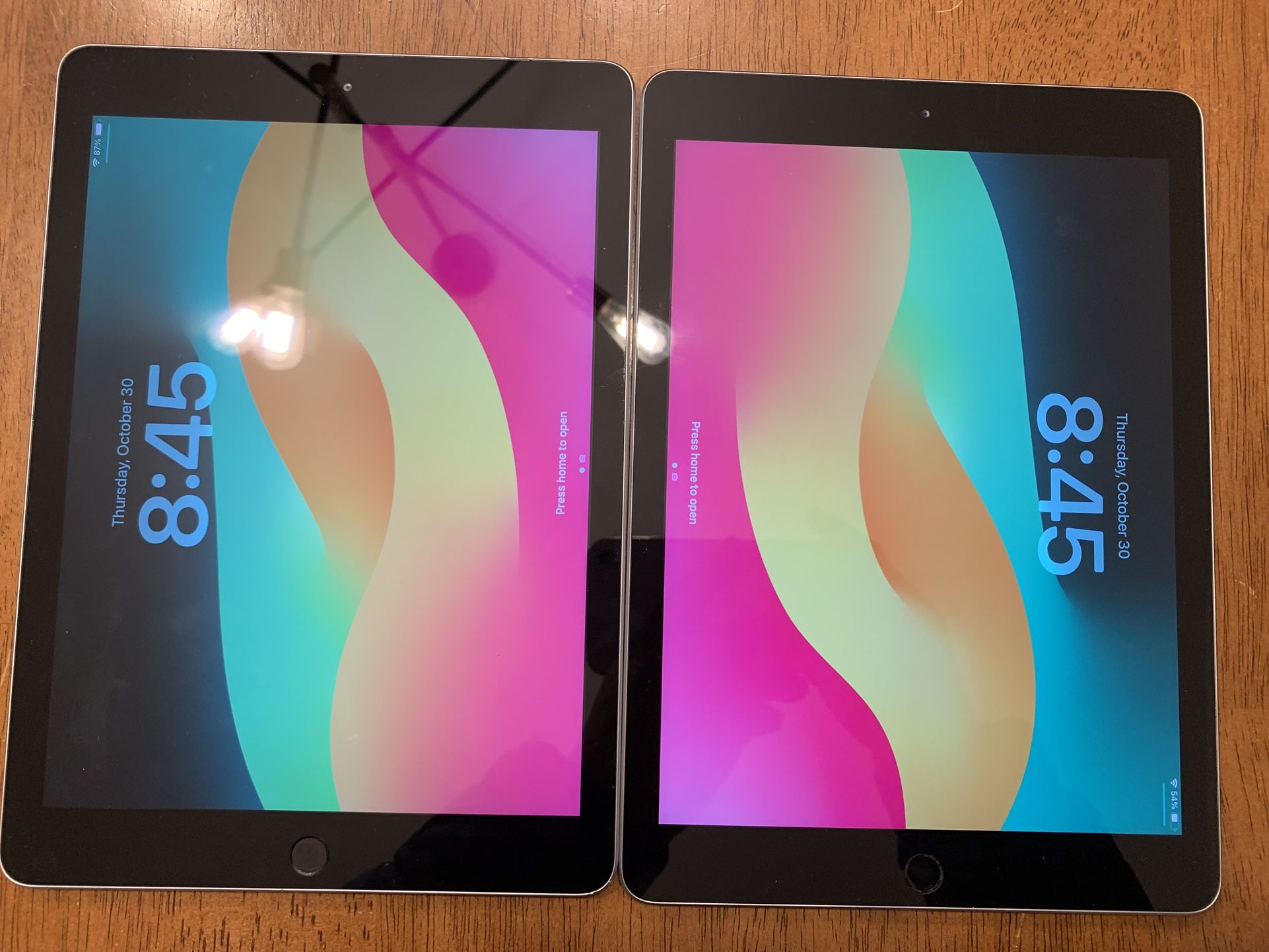 Holiday Sales! Apple iPad 6th Generation 32GB Unlocked Like New!