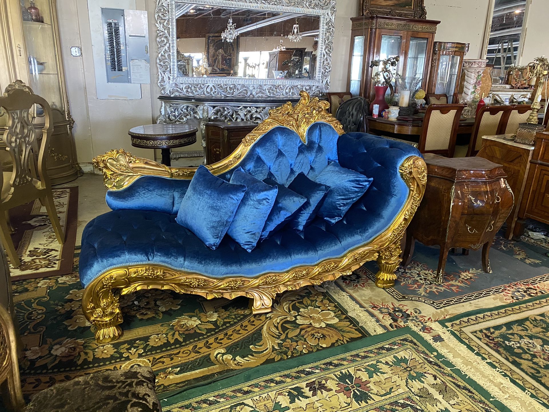 Elegant antique style chaise lounge sofa