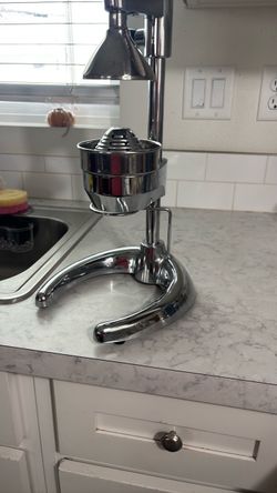 Manual juicer