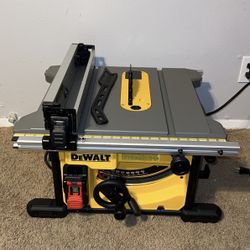 DeWalt 15 Amp Corded 8-1/4 in. Compact Portable Jobsite Tablesaw