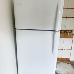 Frigidaire Refrigerator 