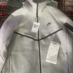 Nike Tech Fleece Size Medium Grey