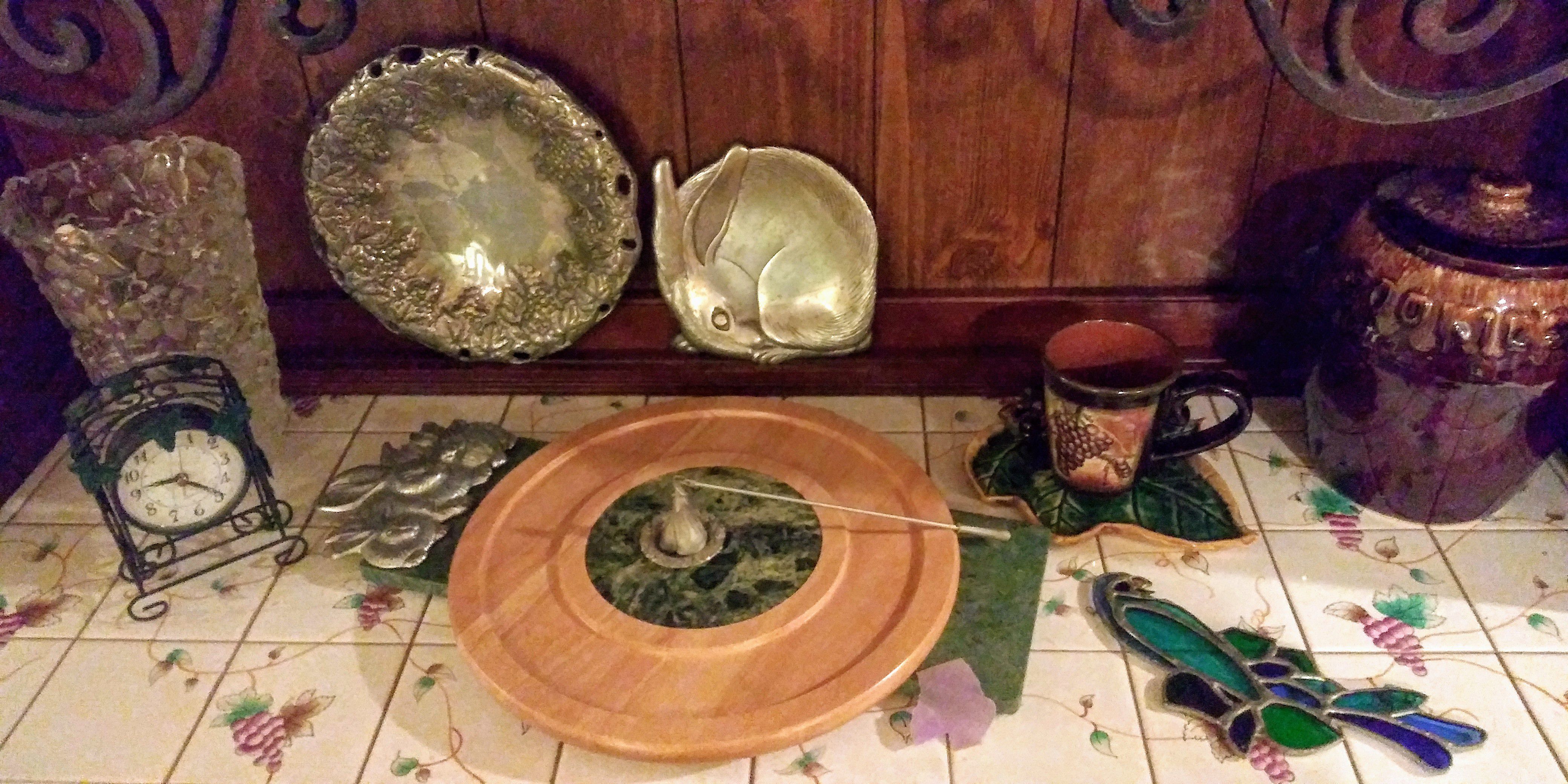 $5&up Vint Cast Iron Table Glass Shelves French Gold Mirror Fluer de lis Brass Candlestick Crock Hollywood Box Porcelain Botanical Lamp & MORE ⬇️READ
