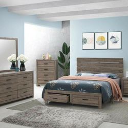 Brand New Bradford King Size Platform Bed
With storage Drawers
 Barrel Oak Finish
