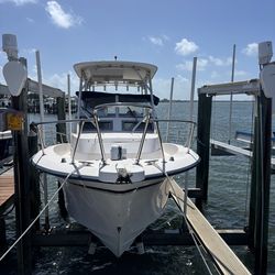 Beautiful Grady White 268 Islander Deep-V Hull