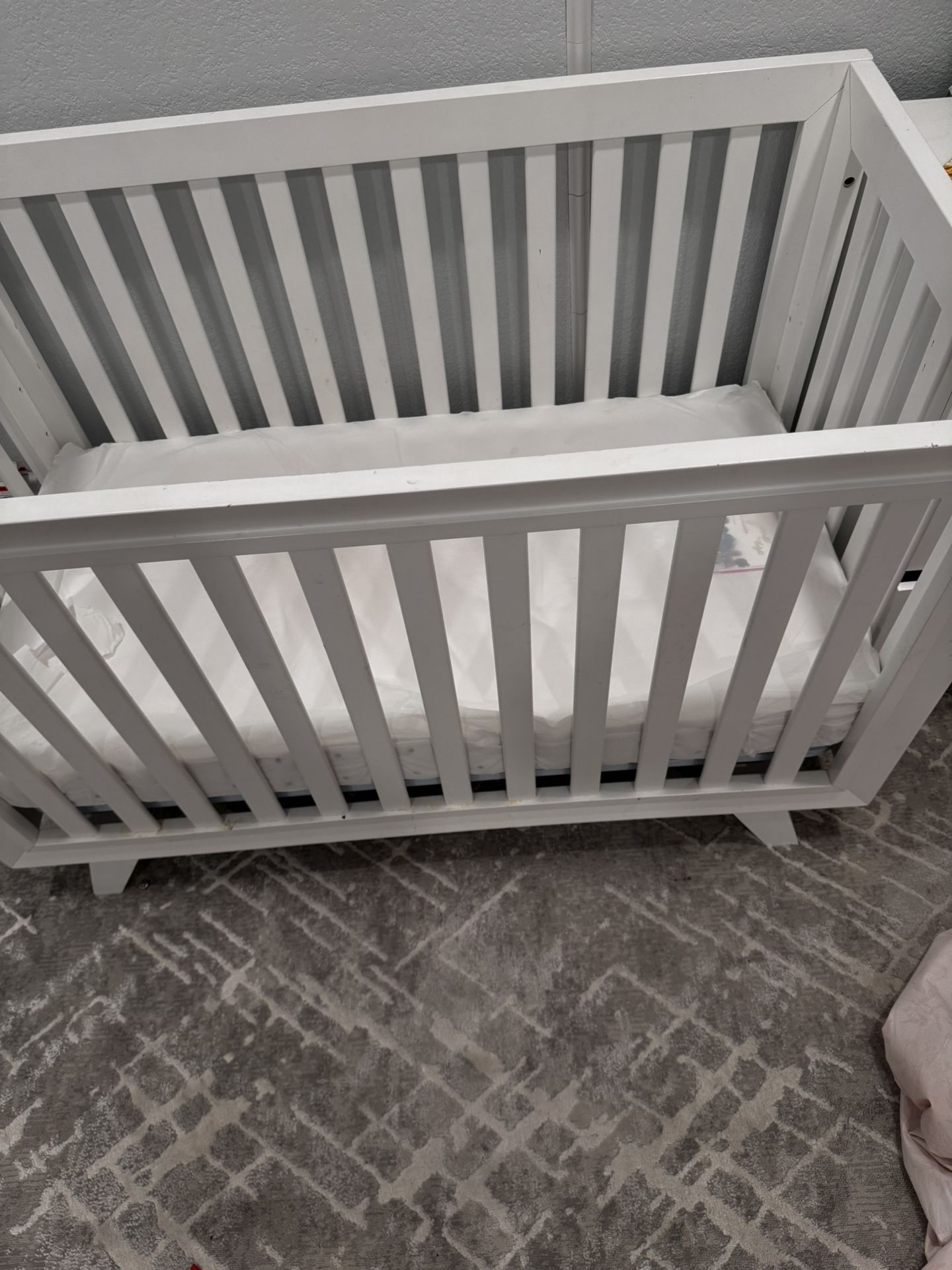 Wooden Baby Crib With Mattress