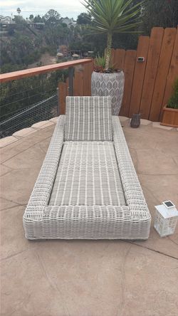 Free lounge chair
