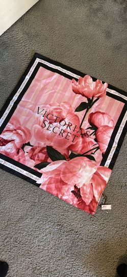 Brand new + tags Victoria's Secret Peony Print Scarf