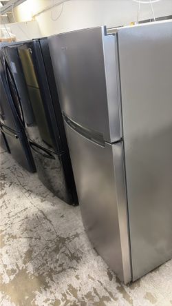 Whirlpool top freezer refrigerator