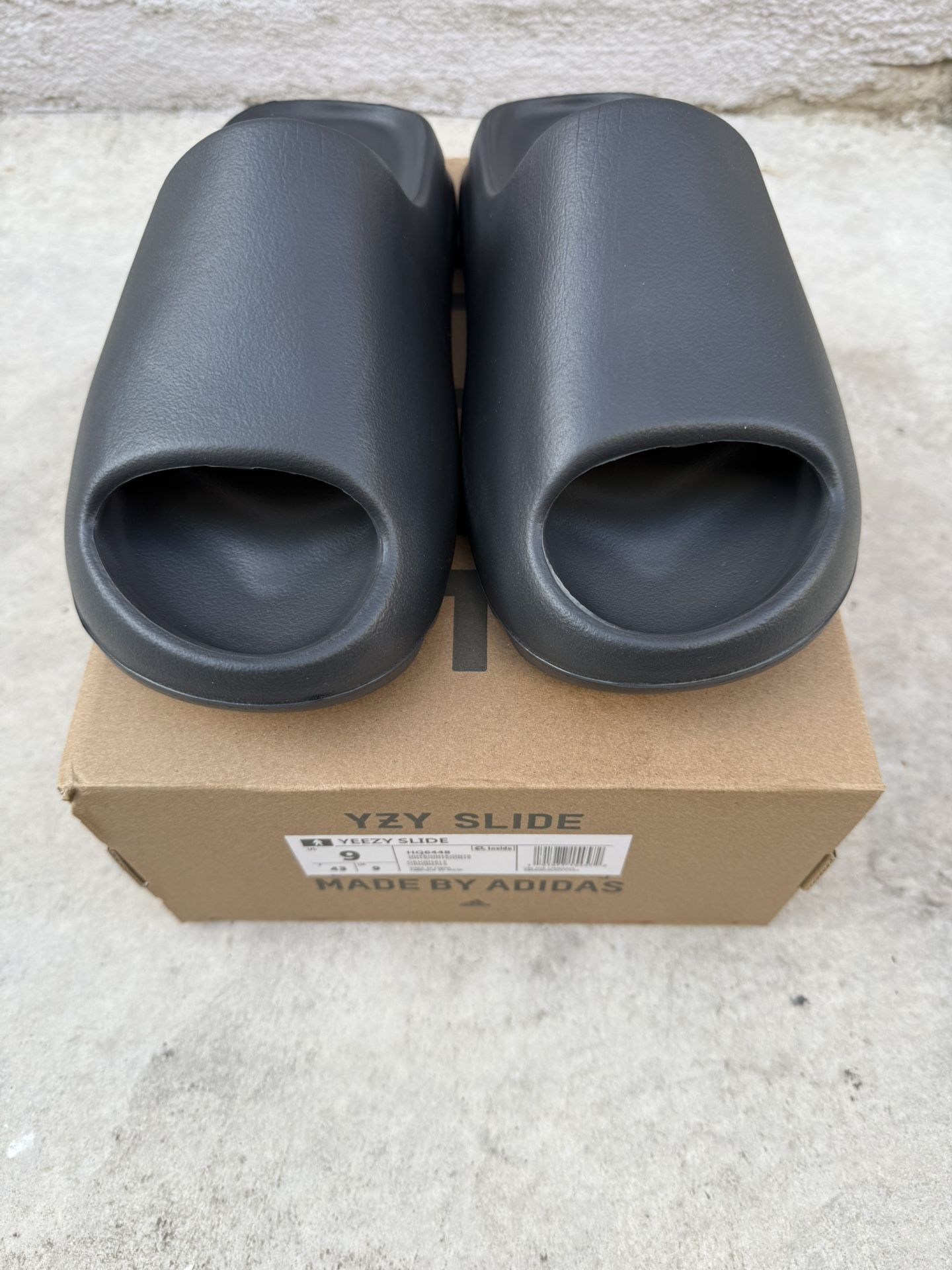 Yeezy Slides Onyx Size 9