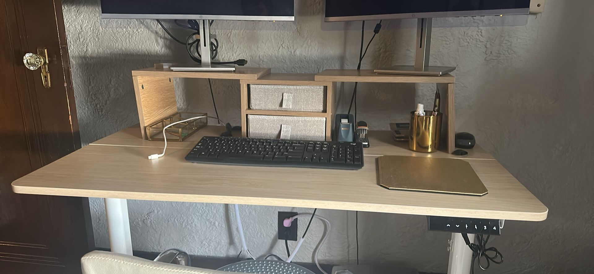 Adjustable Sitting/Standing Desk Or Work Station 