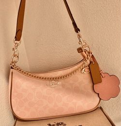 Coach Signature Shoulder Bag Pink