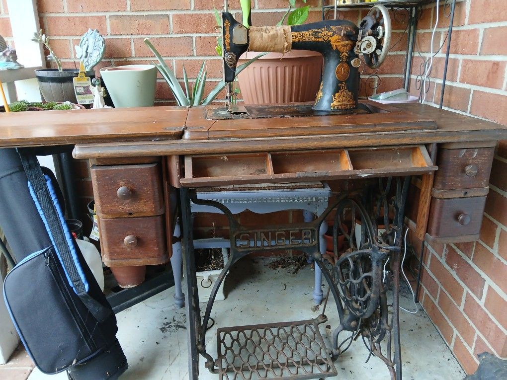 Singer Seeing Machine