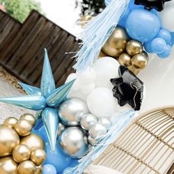 graduation grab & go balloon garlands $125
