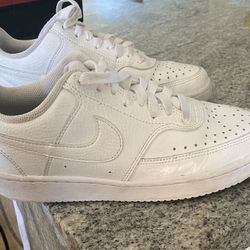 Nike Tennis Shoes Size 4.5