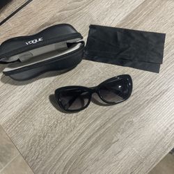 Vogue VO2870-S Women's Sunglasses Black/Grey Grad. 52.19.135 with Case