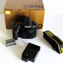 Nikon D850 45.7MP Digital Camera-Very Low shutter count.