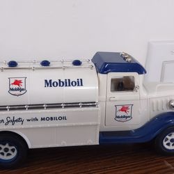 COLLECTIBLE MOBILGAS MOBILOIL TRUCK BANK LIMITED EDITION NEW IN BOX