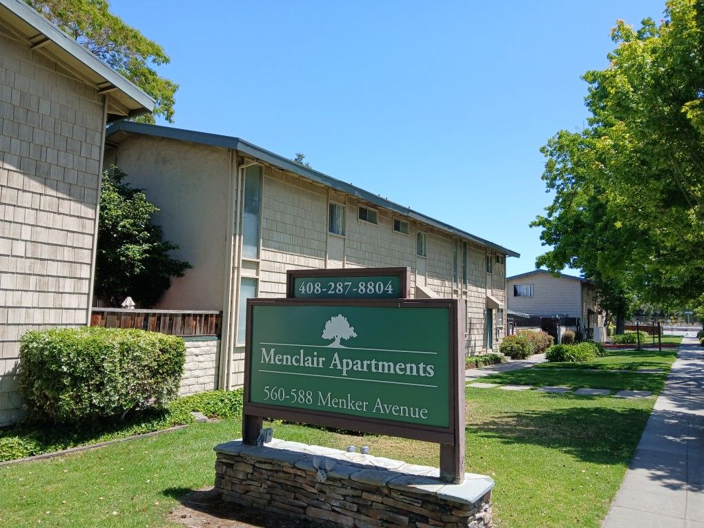 2 BR 1.5 Ba 1100 Ft 1st Month FREE 2 STORY