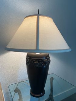 Vintage Restoration Hardware Bronze Urn Table Lamp. In excellent Condition.