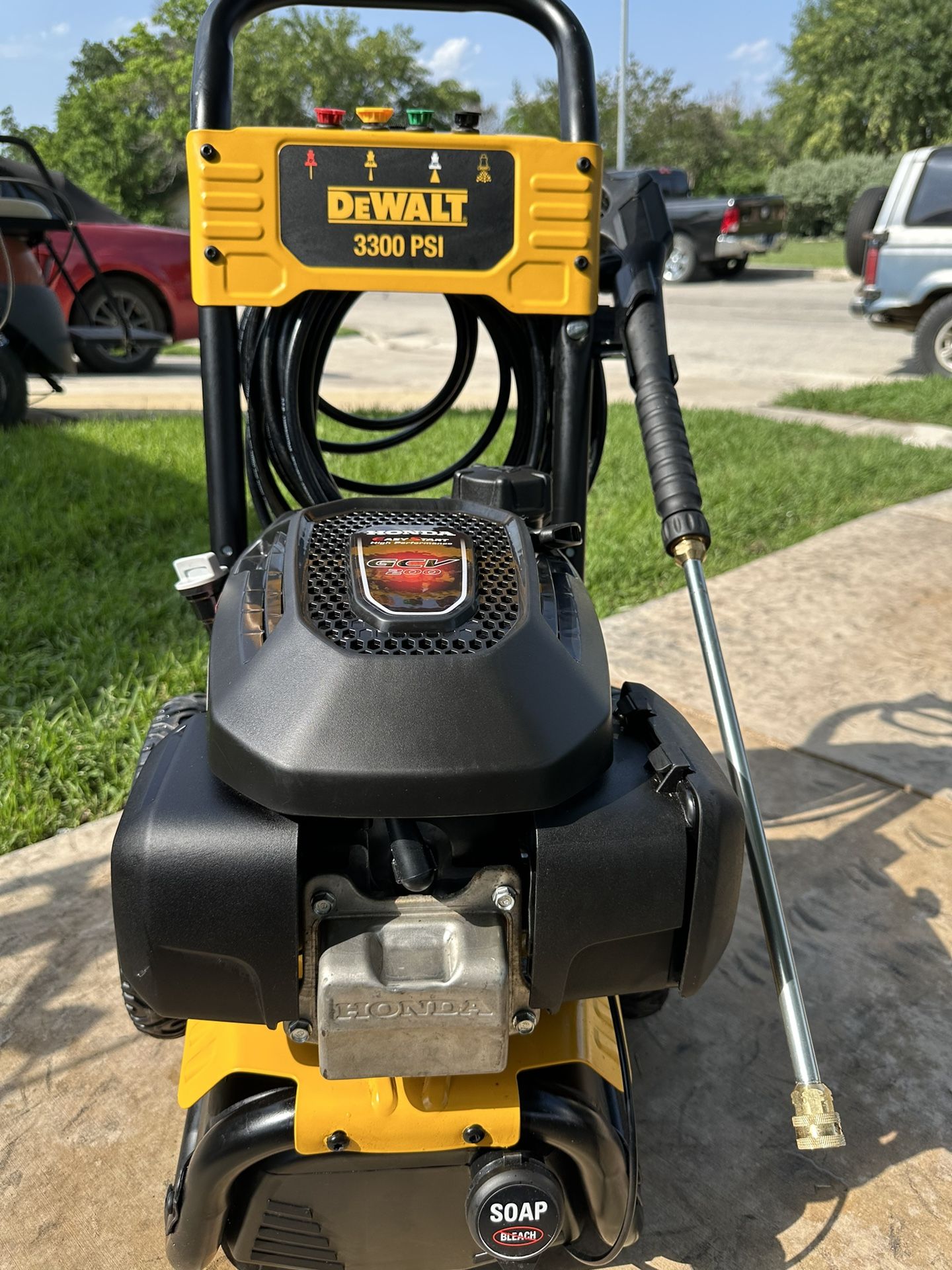 DEWALT 3300 PSI 2.4 GPM Cold Water Gas Pressure Washer w/ HONDA Engine
