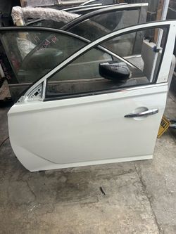 2019 - 2025 Nissan Altima left front door complete no damage