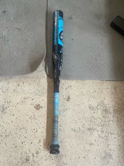 Demarini bursts softball bat