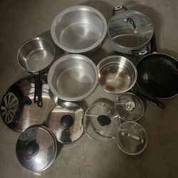 Assorted pots/ pan and lids