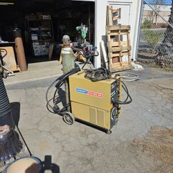 Hobart Beta Mig MIG 200 Welder