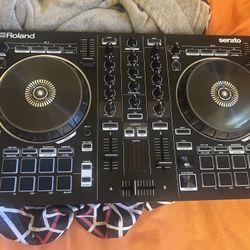 Roland DJ202 Professional DJ Controller