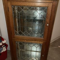 Beautiful Antique Solid Oak, Lighted, Glass Shelves, Mirrored Back Curio Cabinet
