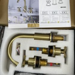 Cross Handle Widespread Bathroom Faucet With 360° Rotation Spout RB1065