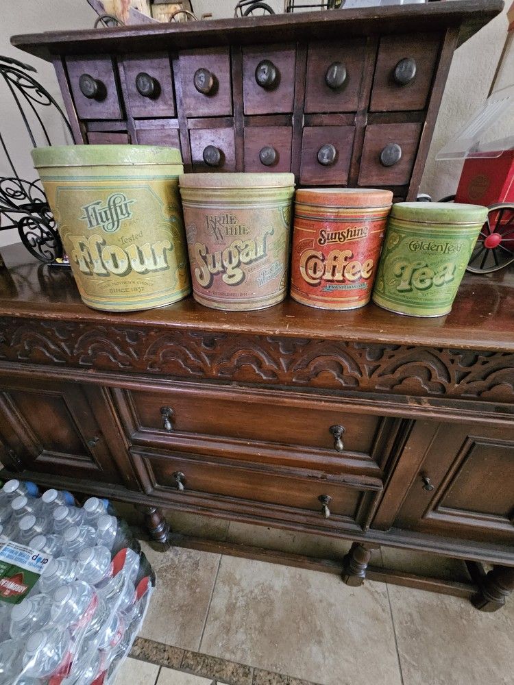 Vintage kitchen tin canisters. Pickup in West Murrieta