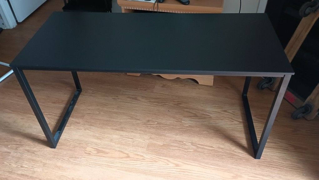 Desk H30xW55xD24 Very Good Condition 