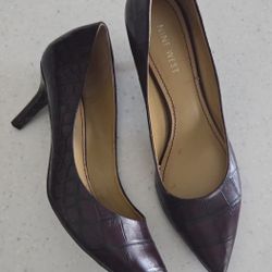 Nine West Maroon Snake Skin Women's Shoe