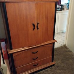 Dresser