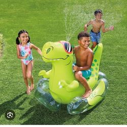 Inflatable water pool with sprinkles dinosaur