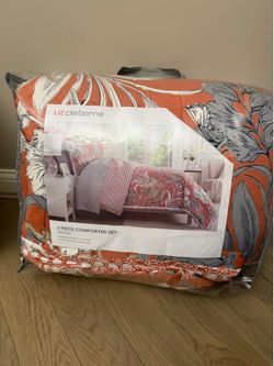 NEW Liz Claiborne 3-Piece Full/Queen Comforter Set!