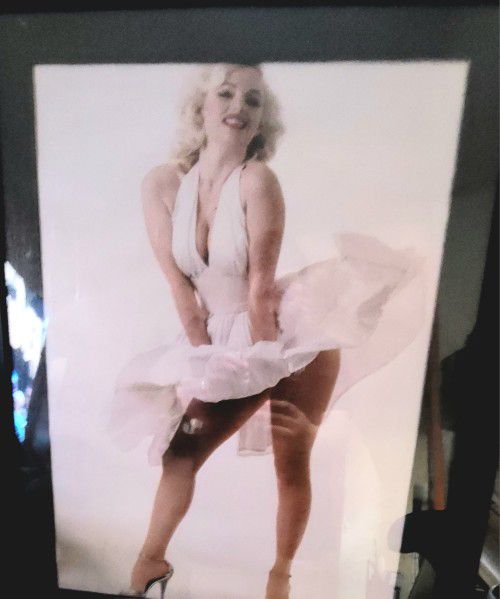 Marilyn Monroe Picture Above The Air Crate 
