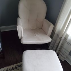 Rocking Chair For Nursery 