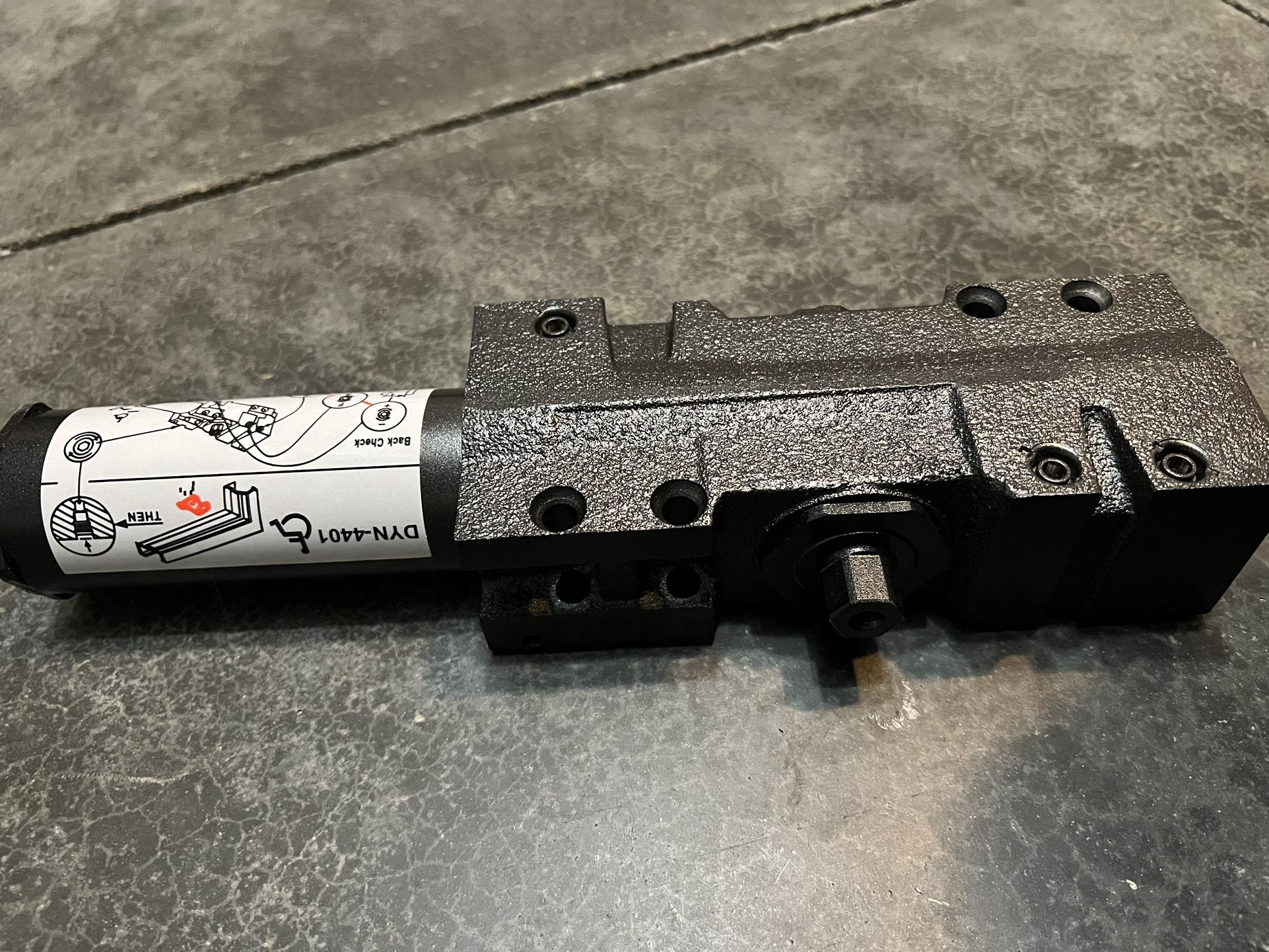 Extra Heavy Duty Commercial Cast Iron Door Closer, DYN-4401 R39503