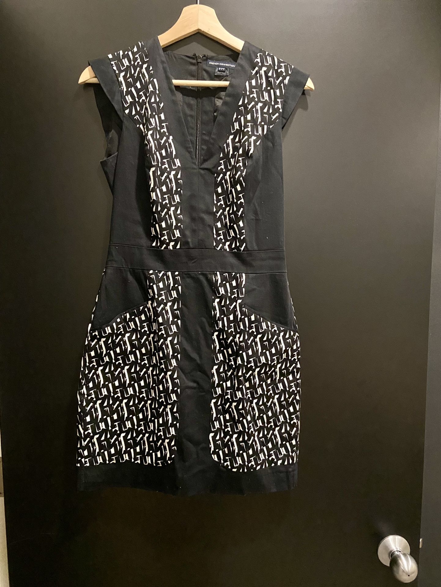 French Connection Black And White Mini Dress (size 6)