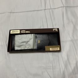 Amity Leather Bill folder 