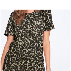 PINK (T) Victoria’s Secret Camo Tshirt Sz S Green Tan Short Sleeve Logo Cute  EUC