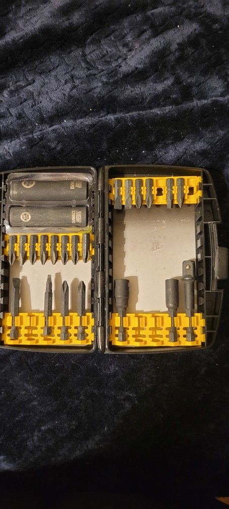 DeWALT BIT SET