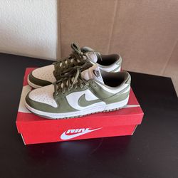 Nike Wmns Dunk Low 'Medium Olive'